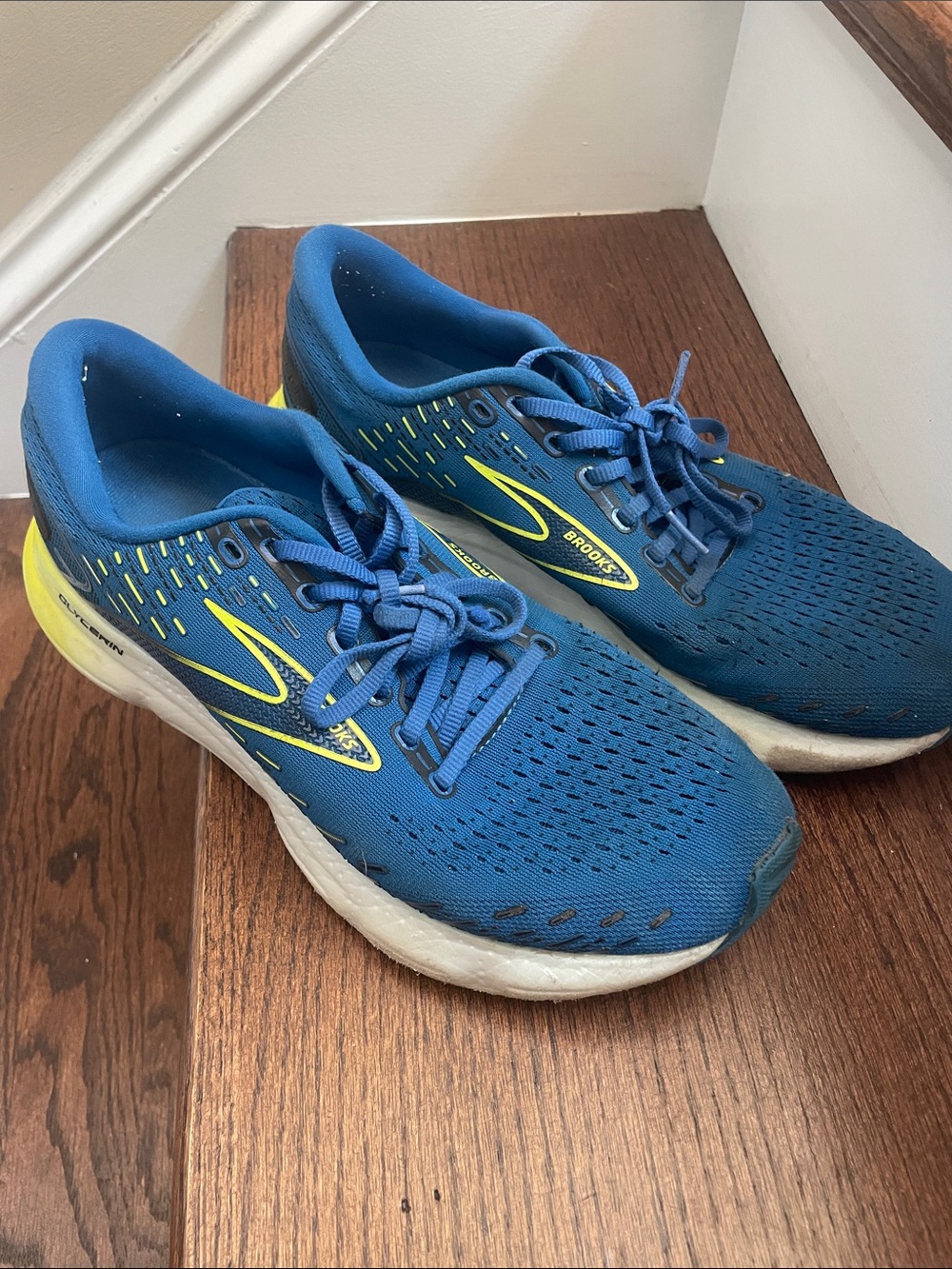 Brooks Men’s Blue Running Shoes with Yellow Accents